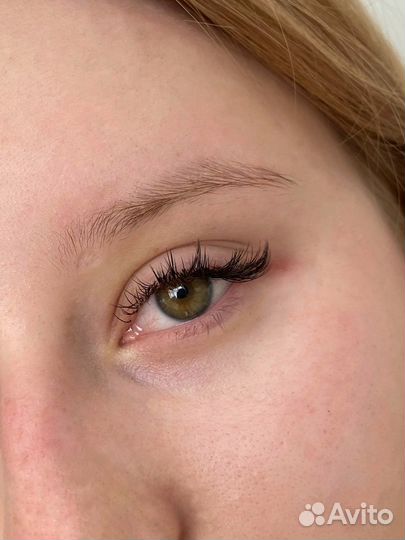 Модель на наращивание ресниц