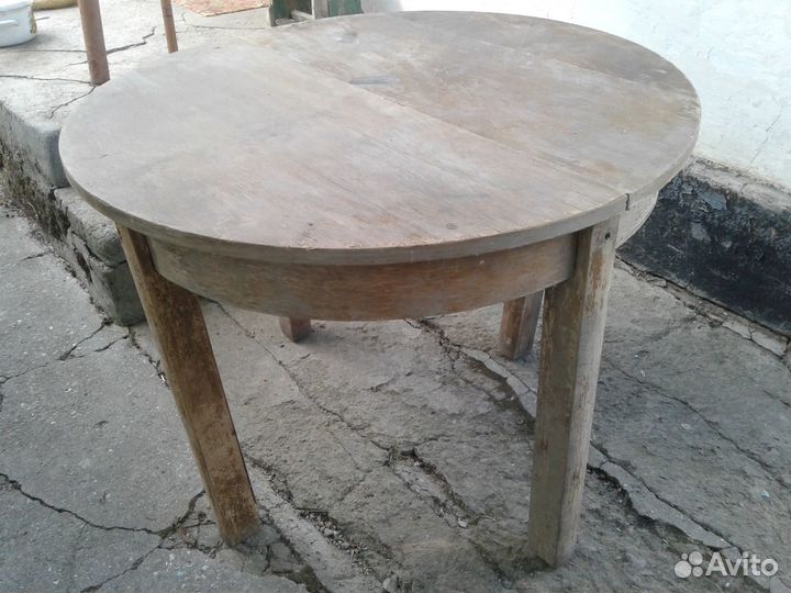 Стол круглый старинный