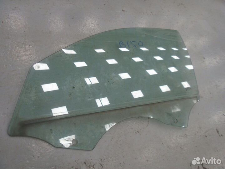 Стекло передней левой двери BMW E90