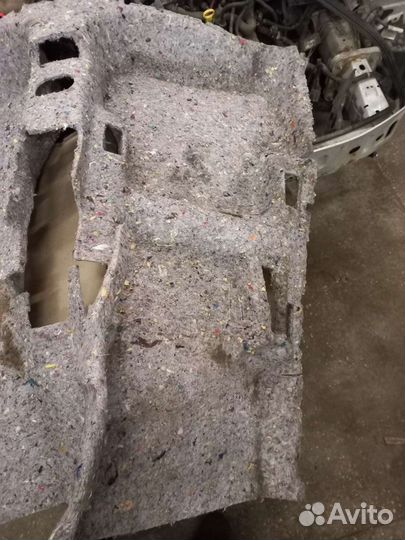 Шумоизоляция пола Skoda Yeti 2011