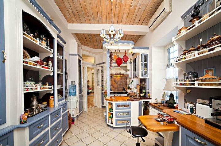 Коттедж 650 м² на участке 15 сот.