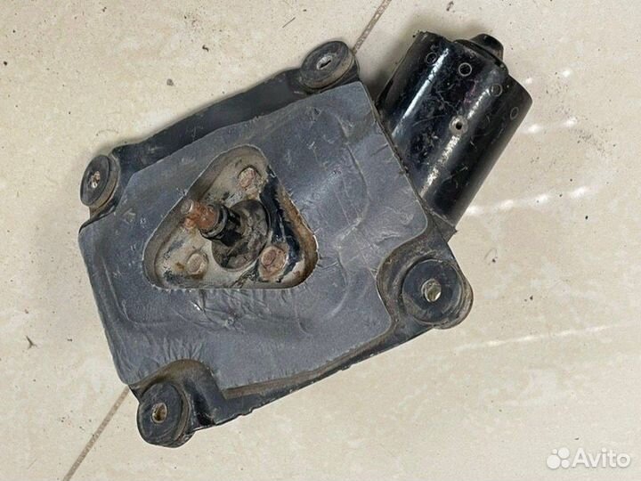 Мотор стеклоочистителя передний Mitsubishi Carisma