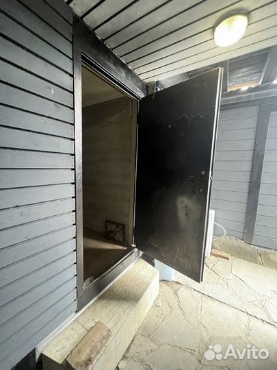 Дверь входная уличная бу