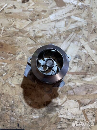 Помпа на volkswagen karawella