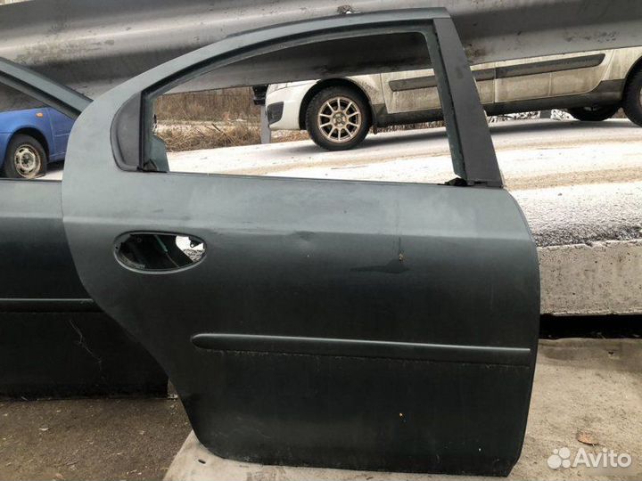 Дверь задняя правая Plymouth Neon