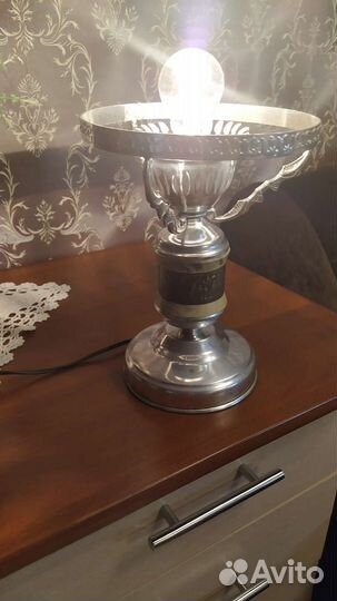 Настольная лампа