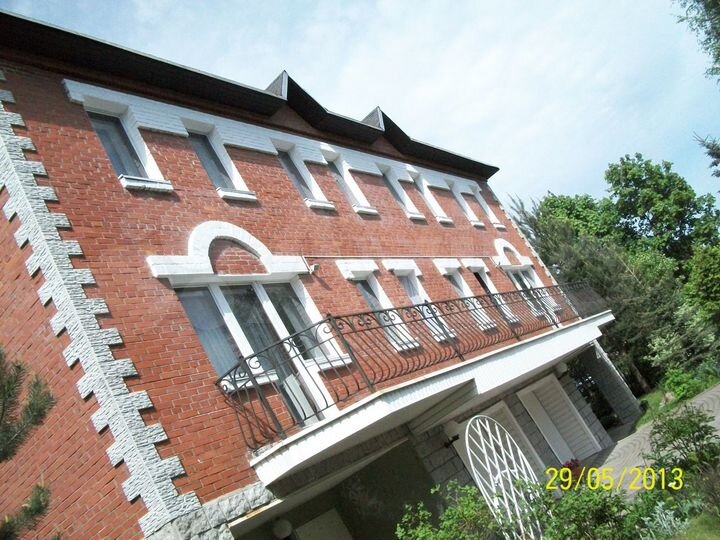 Коттедж 365 м² на участке 12 сот.