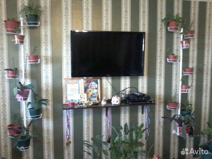 Подставка для цветов настенная