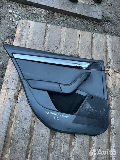 Обшивка двери задняя левая Skoda Octavia a7