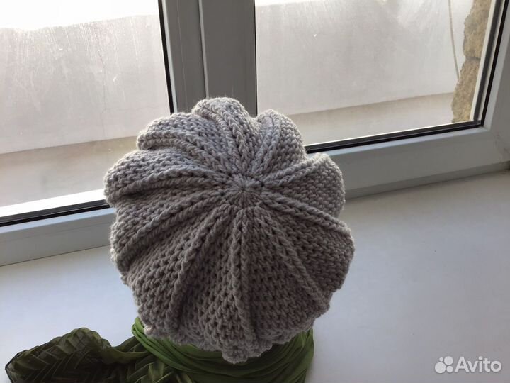 Женский вязанный берет