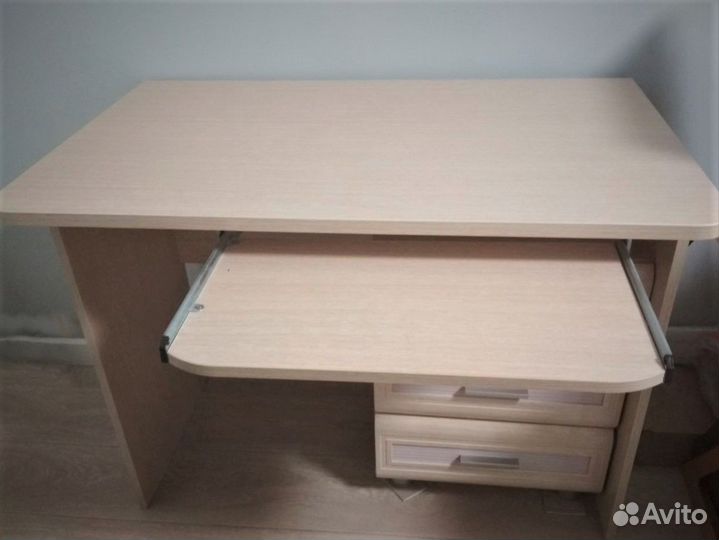 Компьютерный стол с тумбой