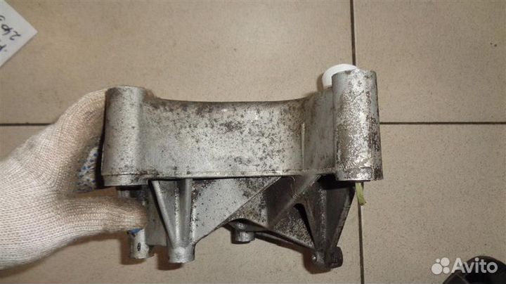 Кронштейн генератора Land Rover Discovery 1 1989