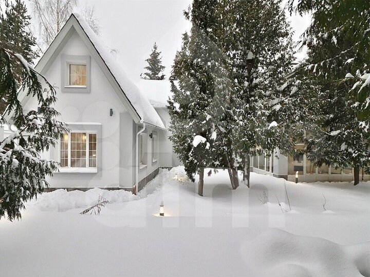 Дом 450 м² на участке 12,1 сот.