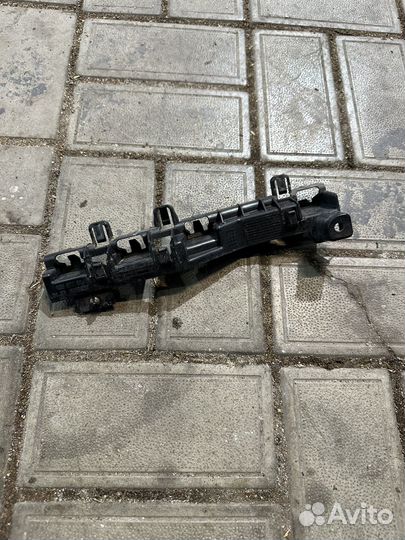 BMW Кронштейн порога 51778069383