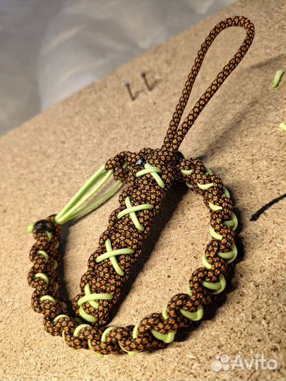 Брелоки,браслеты из паракорда