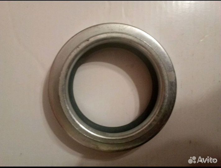 Сальник коленвала газ-53, паз