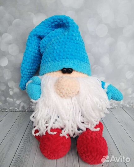 Вязаный новогодний гном