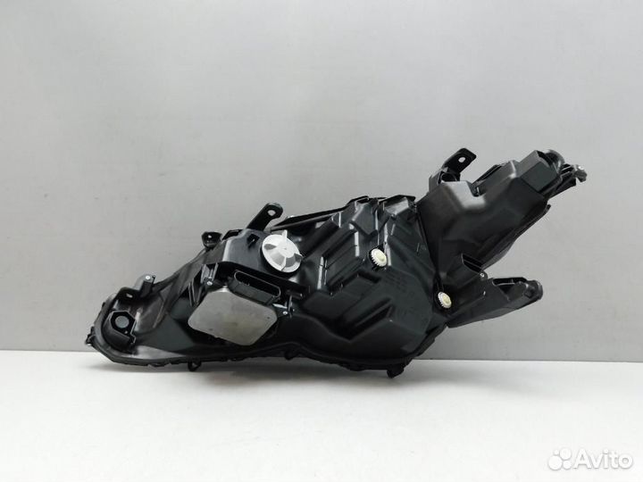 Фара правая Toyota Camry