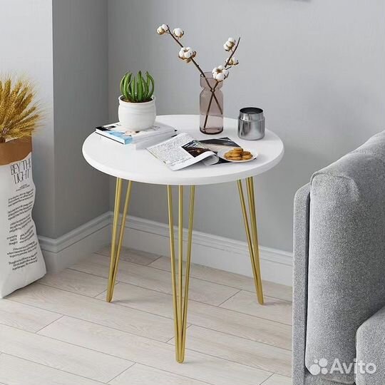 Журнальный столик белый с золотыми ножками