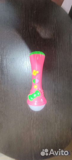 Музыкальная книга, микрофон и детский ноутбук