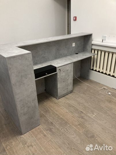 Стойка ресепшн с денежным ящиком