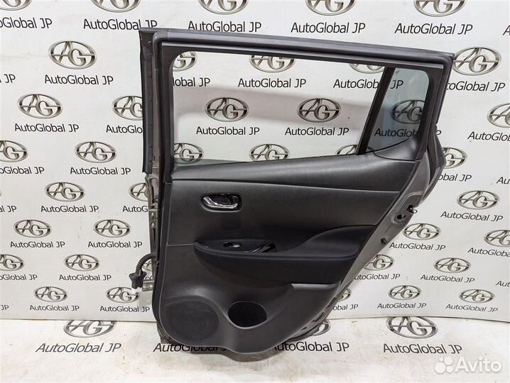 Дверь задняя правая Nissan Leaf