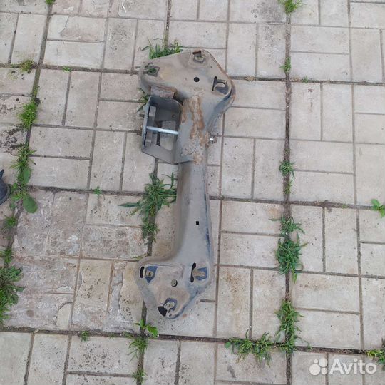 Bmw x5 e53 опорная балка коробки передач