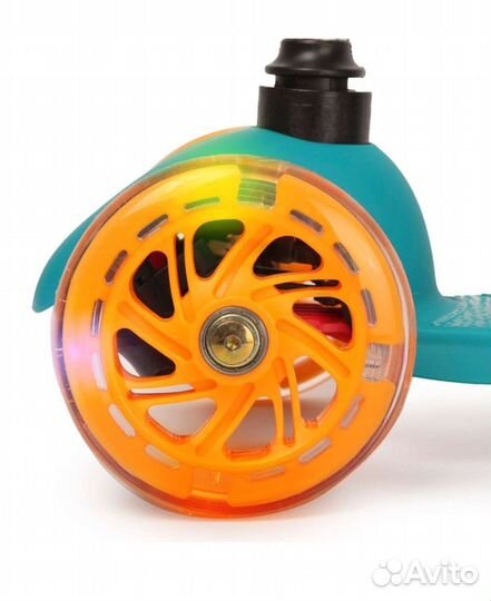 Самокат трехколесный, колеса светятся, новый