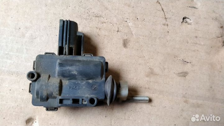 Активатор замка крышки бензобака Ford Focus 2