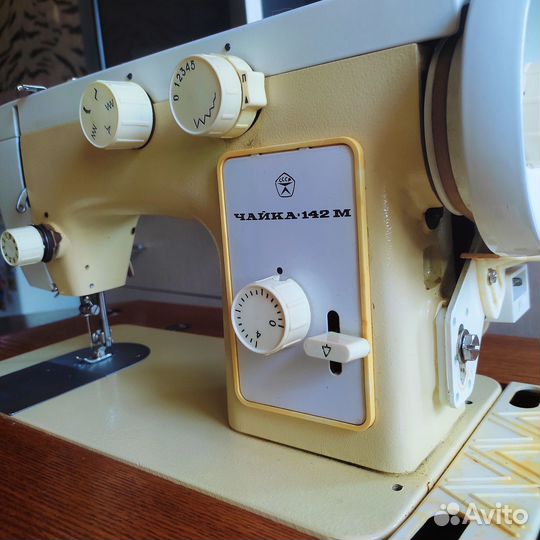 Швейная машинка чайка 142м