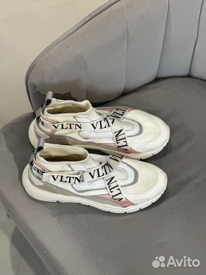 Кроссовки valentino