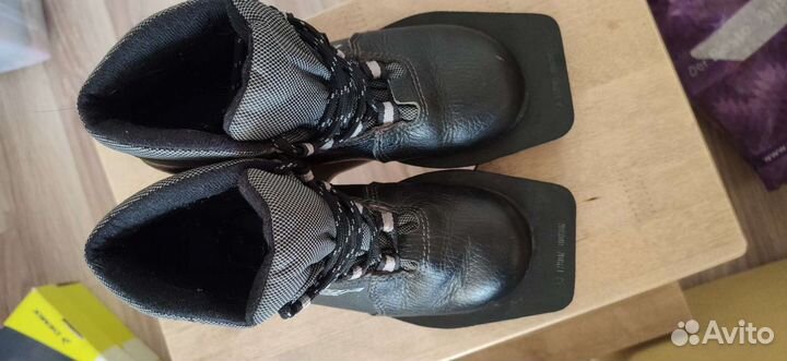 Лыжные ботинки р. 32