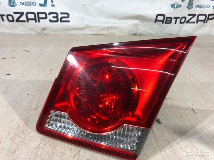 Фонарь крышки багажника правый Chevrolet Cruze