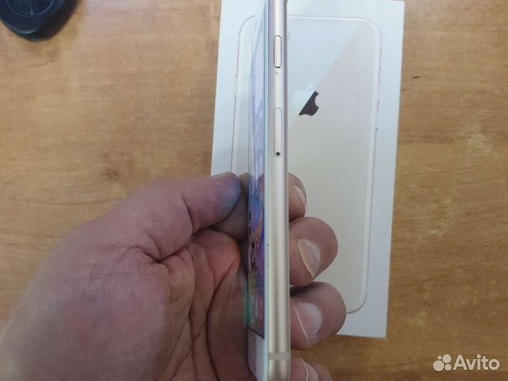 Телефон iPhone 8 64 gb