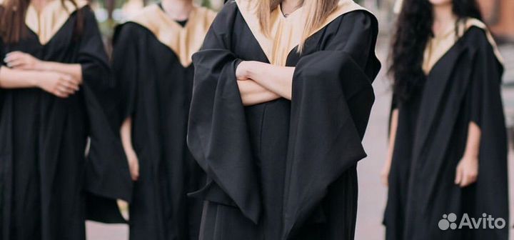Мантия и академическая шапочка магистра