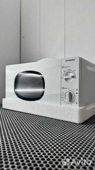 Микроволновая печь новая белая 20 литр 700вт