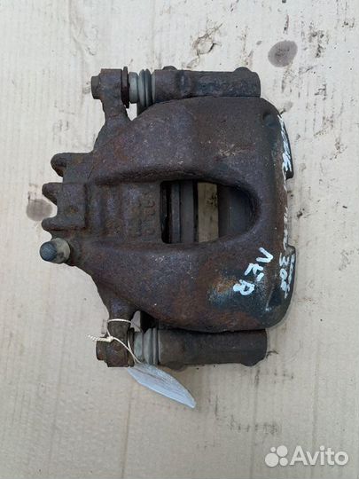 Суппорт тормозной передний правый Peugeot 308