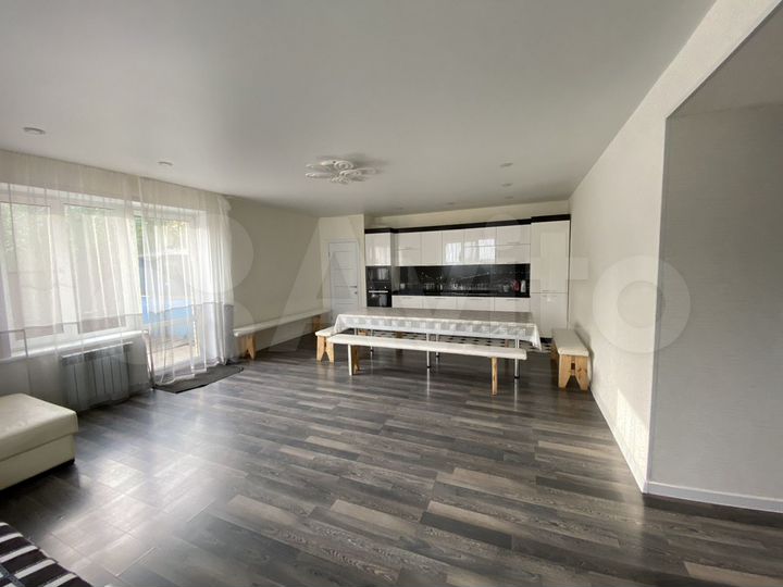 Дом 220 м² на участке 8 сот.