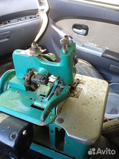 Швейная машинка оверлок