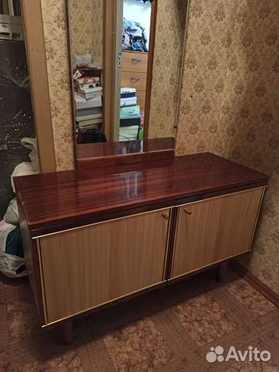 Тумба с зеркалом