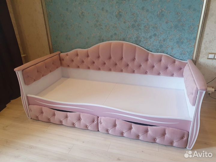 Детская кровать диван с каретной стяжкой