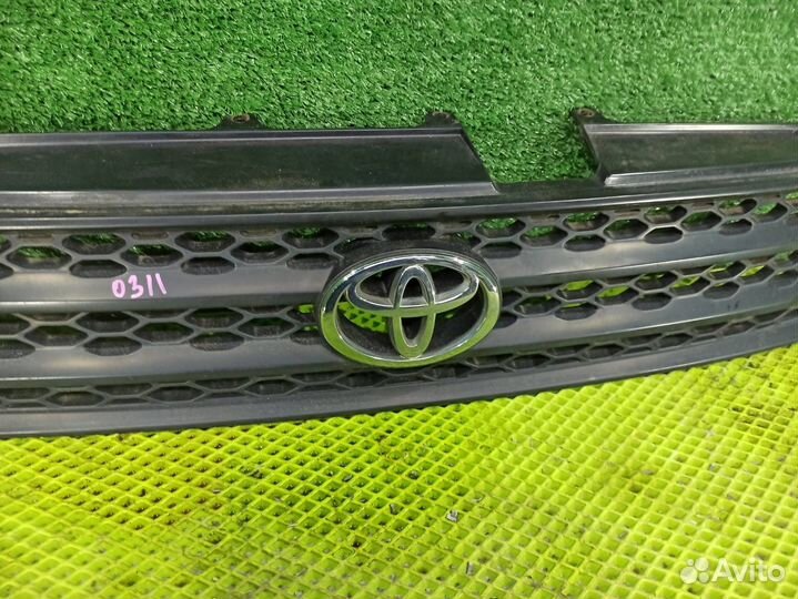 Решетка радиатора Toyota RAV4