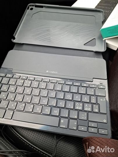 Чехол клавиатура для iPad