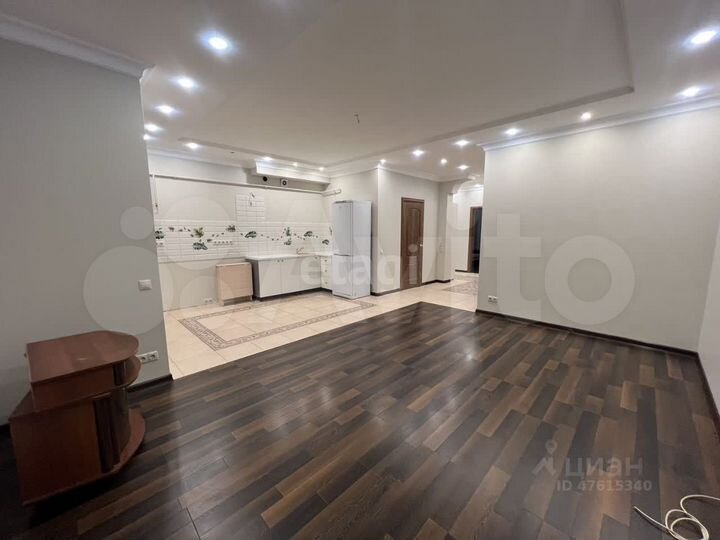 2-к. квартира, 82 м², 3/3 эт.