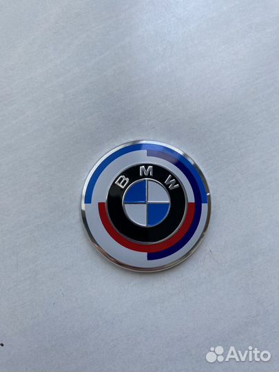 BMW Юбилейная эмблема в руль. М