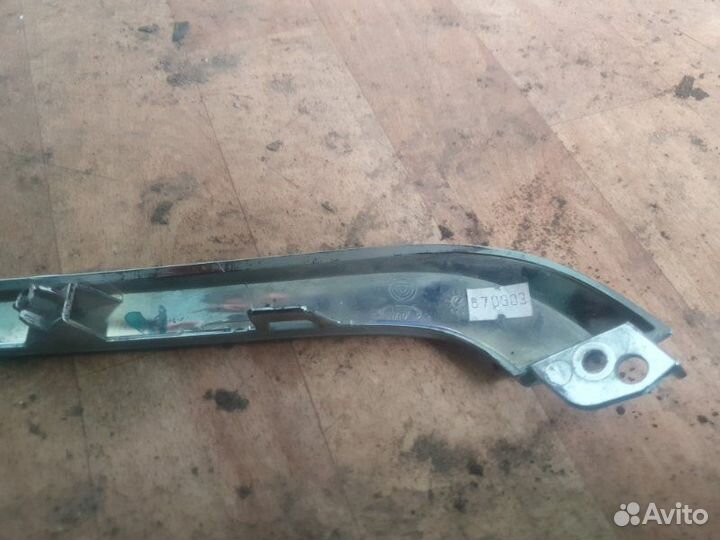 Молдинг бампера передний правый LADA Granta 2011