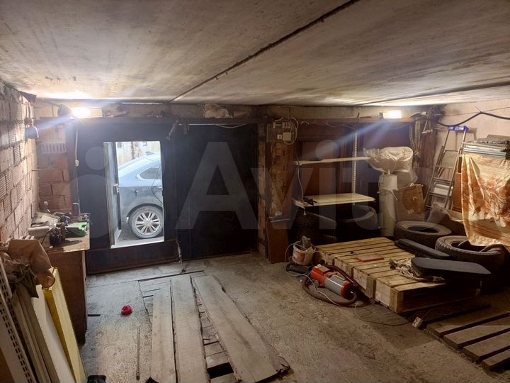 Гараж, > 30 м²