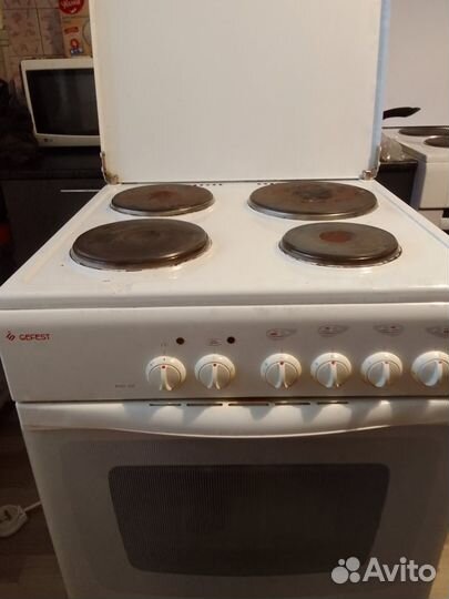 Продаю электрическую плиту Gefest