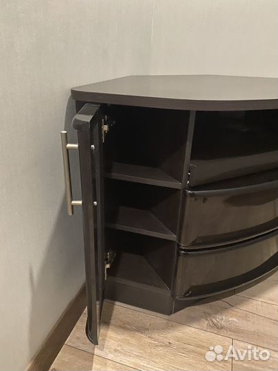 Тумба под телевизор