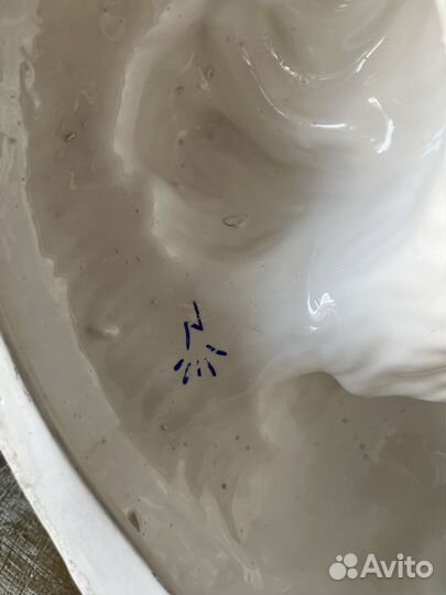 Собака пекинес фарфор